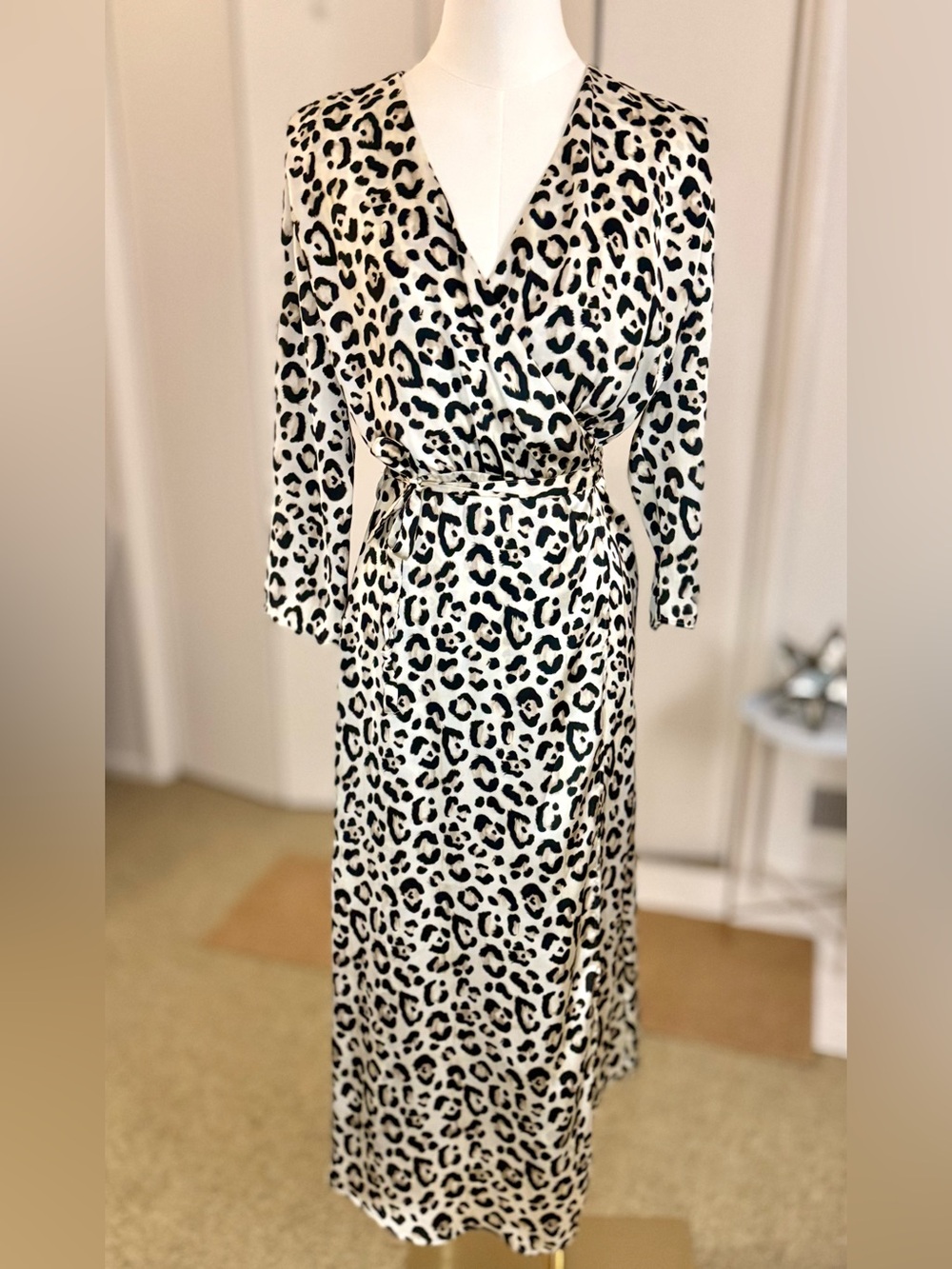 Zara NWT Leopard Print Satin Wrap Midi Dress XS Animal Print Tie Waist V Neck